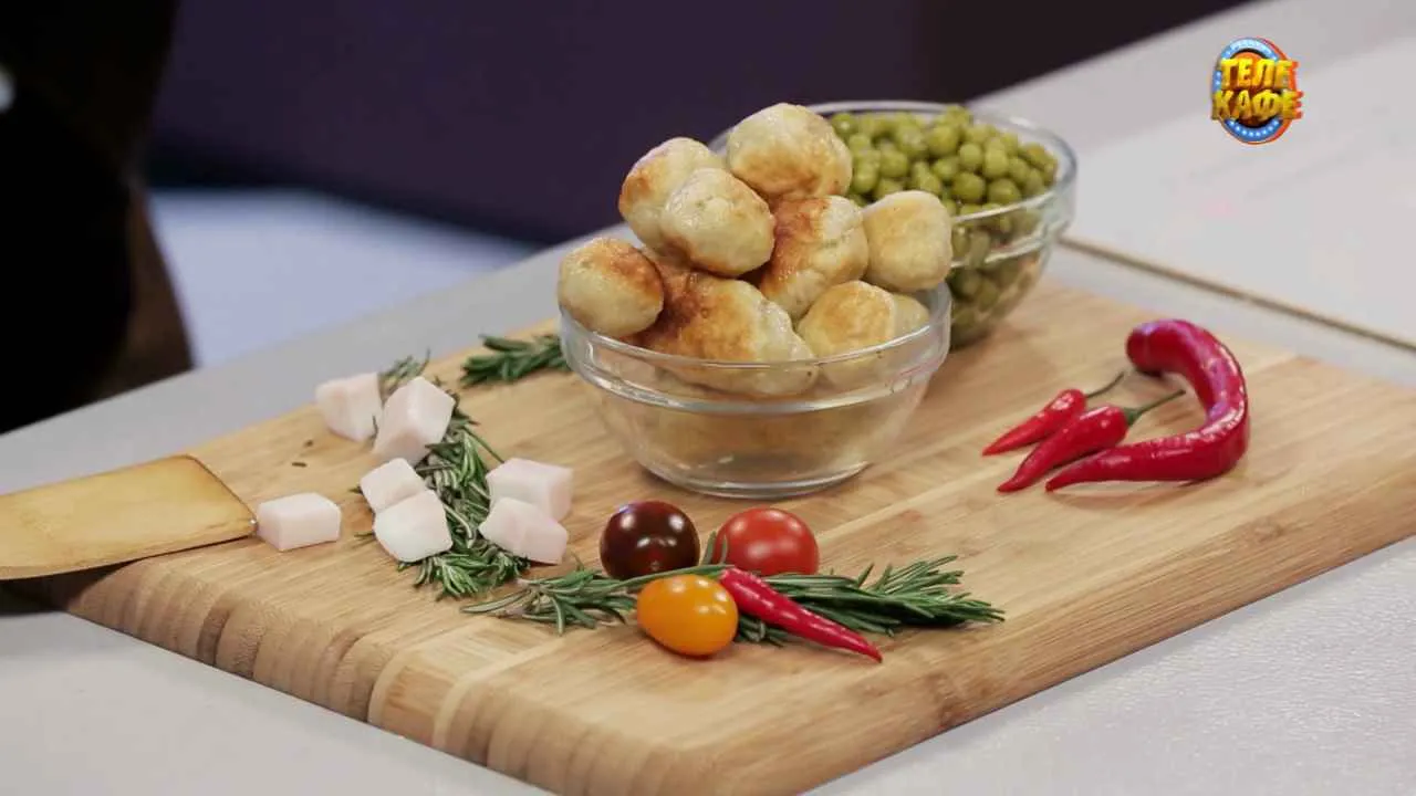 Pea puree with cracklings